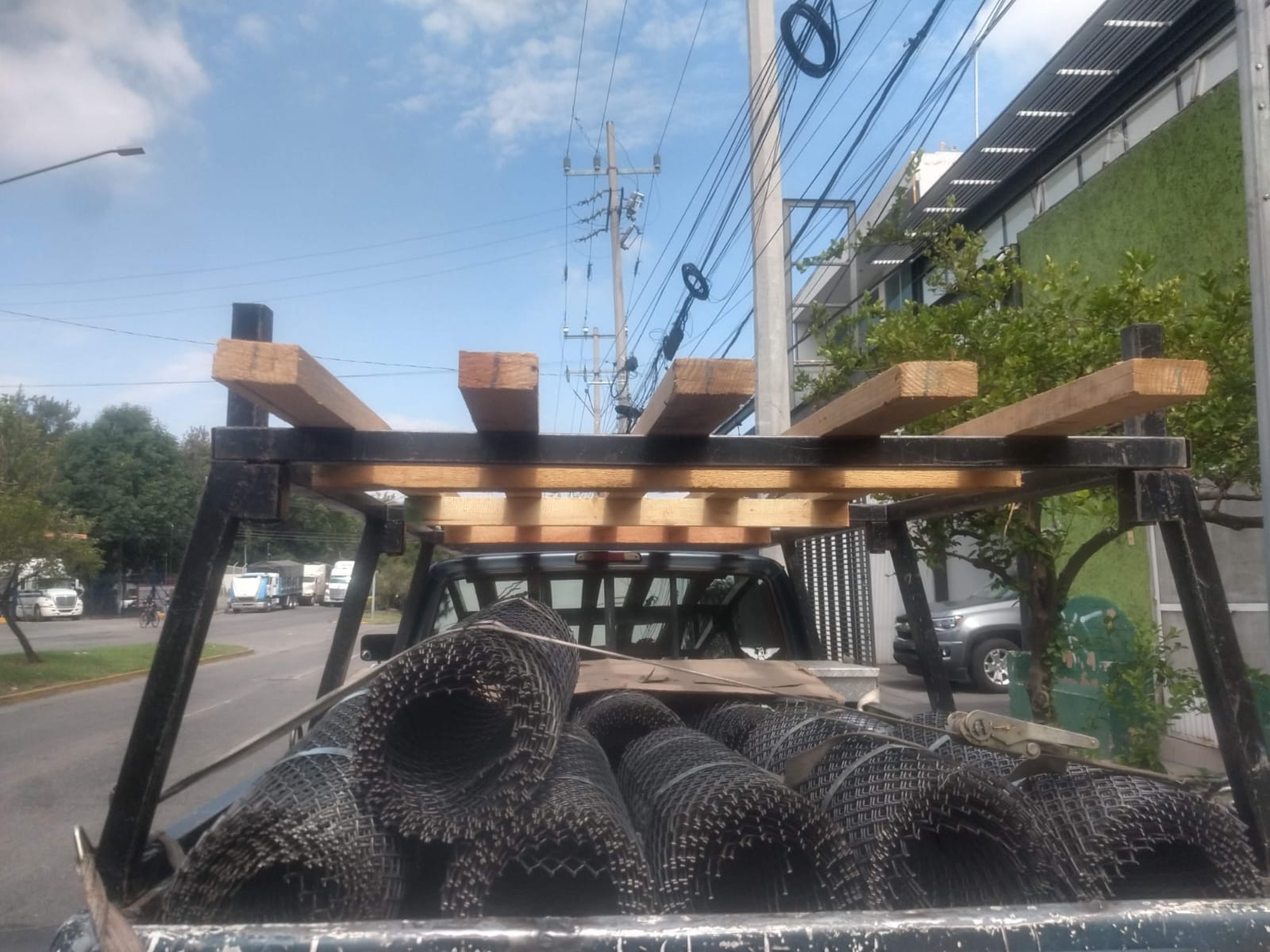 Pedido de metal desplegado